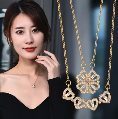 Le collier trèfle porté, pendentif ouvert en cœurs